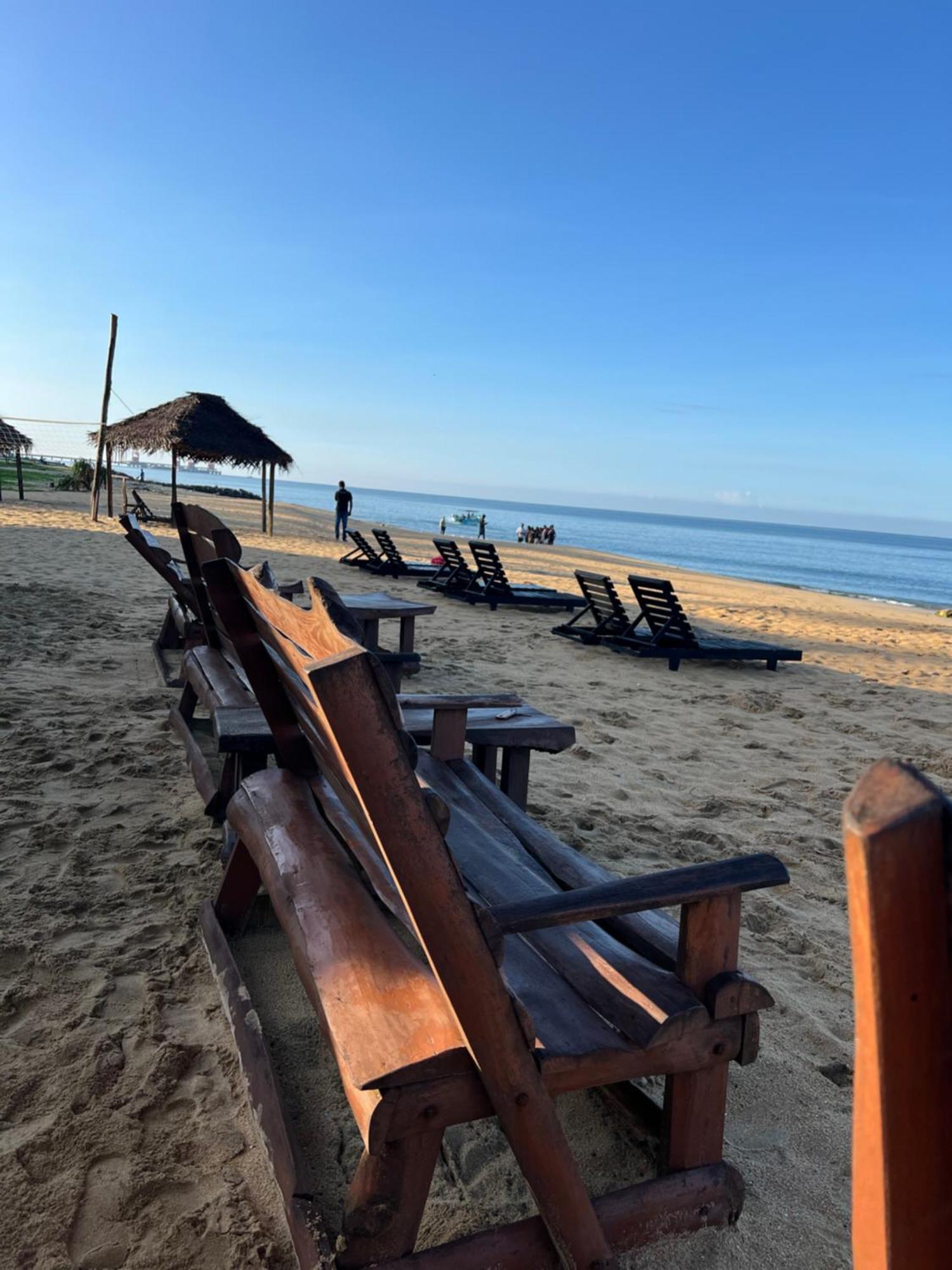 Omeesha Beach Hotel Kalpitiya Exterior photo
