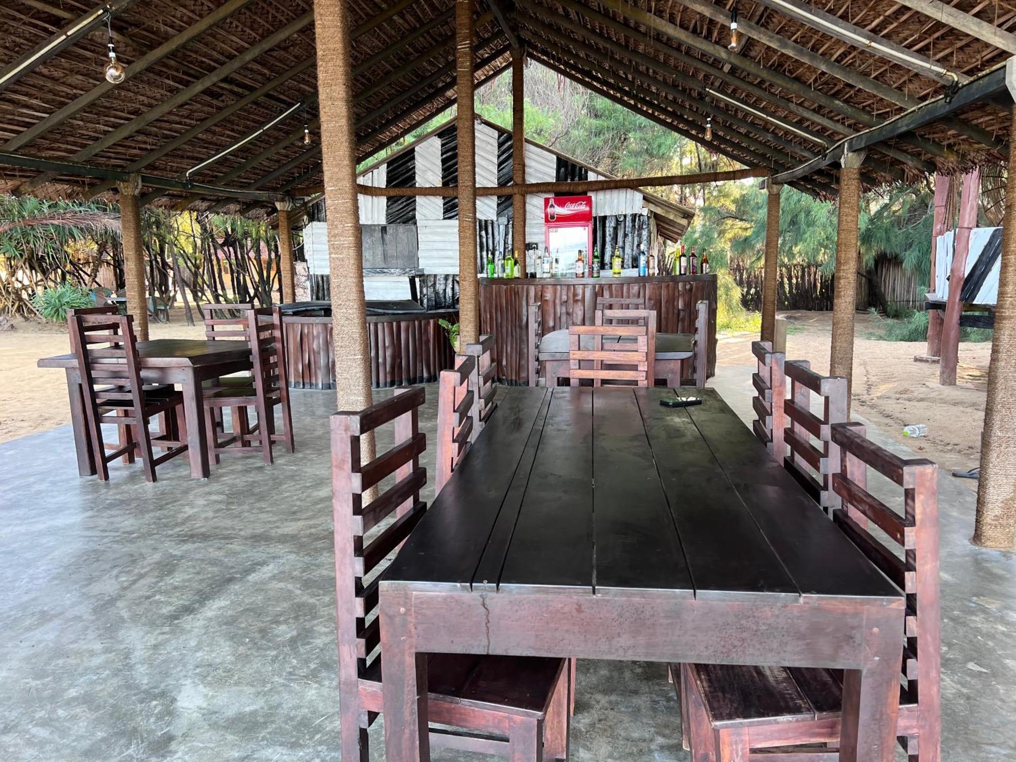 Omeesha Beach Hotel Kalpitiya Exterior photo