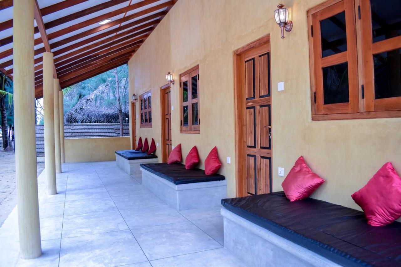 Omeesha Beach Hotel Kalpitiya Exterior photo