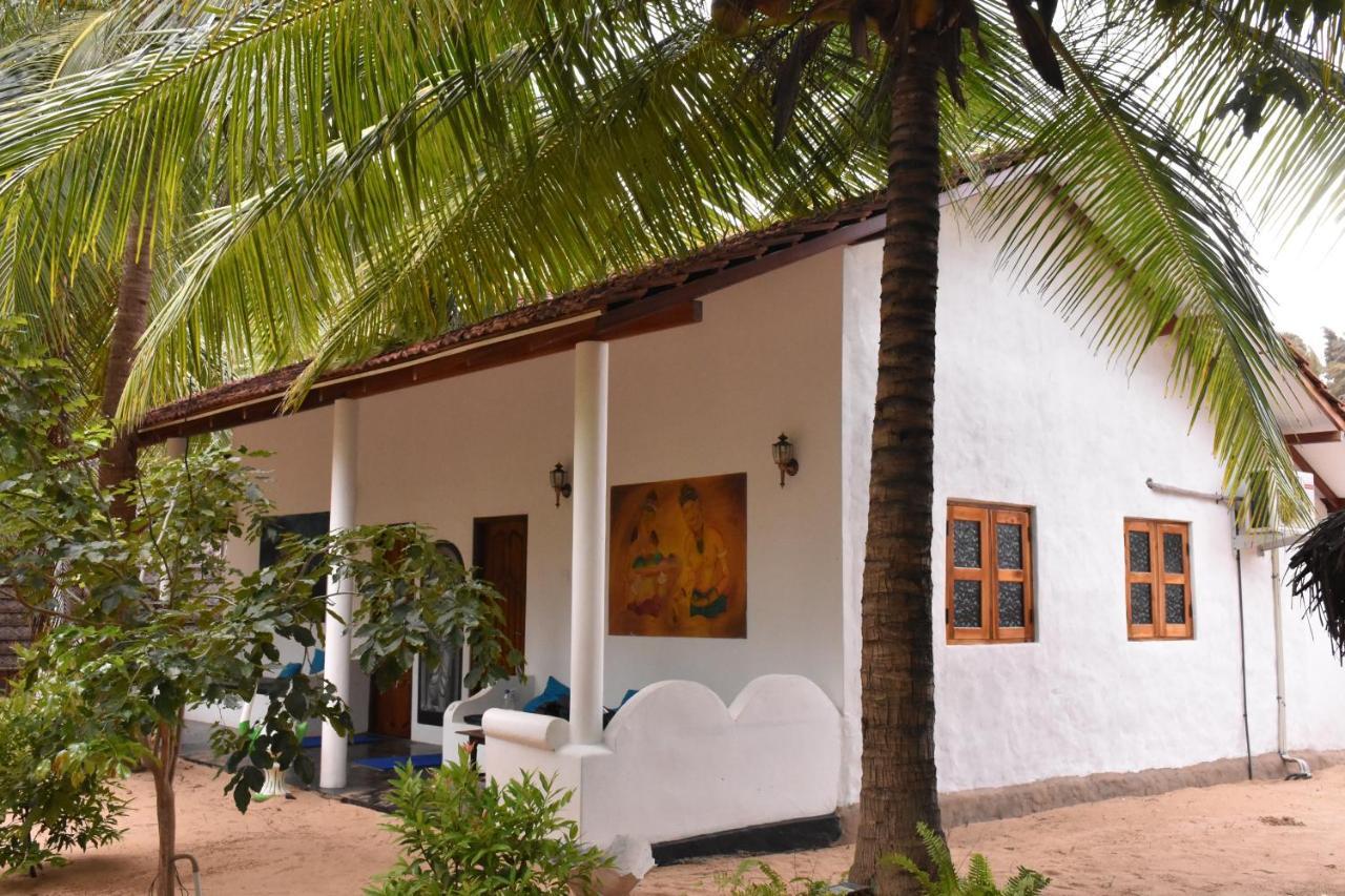 Omeesha Beach Hotel Kalpitiya Exterior photo