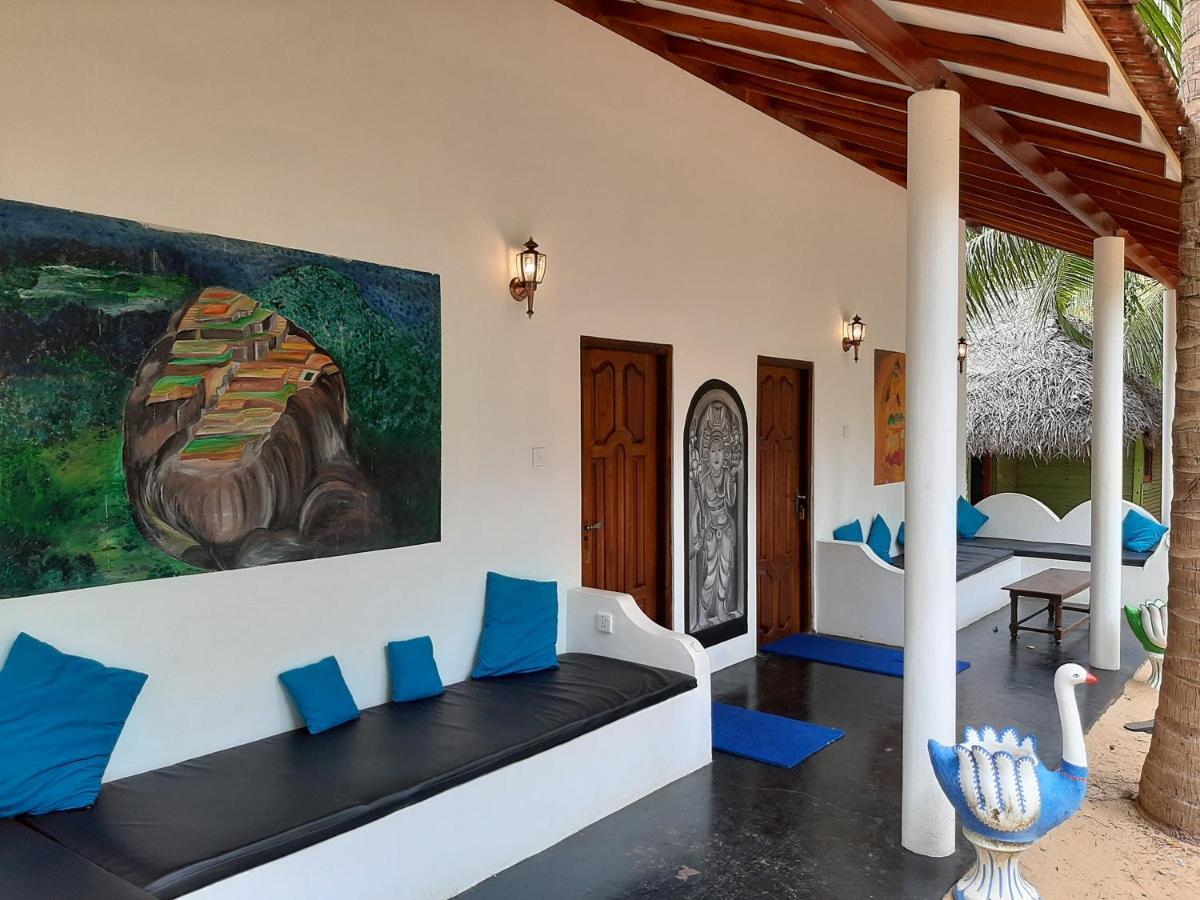 Omeesha Beach Hotel Kalpitiya Exterior photo
